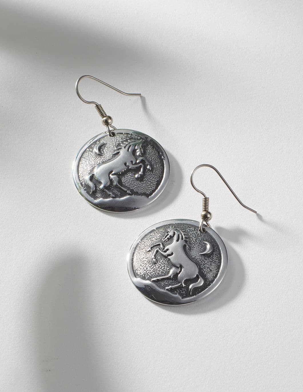 alumenart-circle-horse-earrings