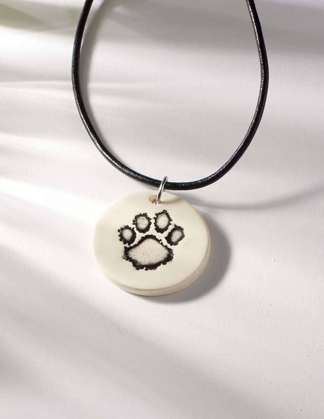 ceramic-paw-necklace-natural