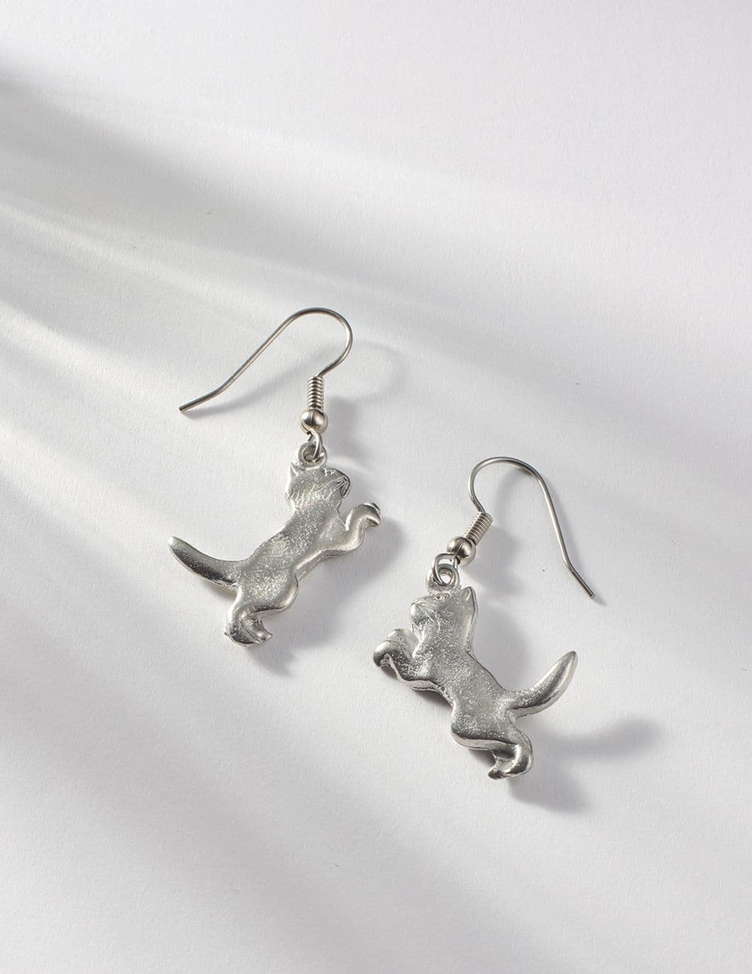 pewter-hanging-cat-earrings
